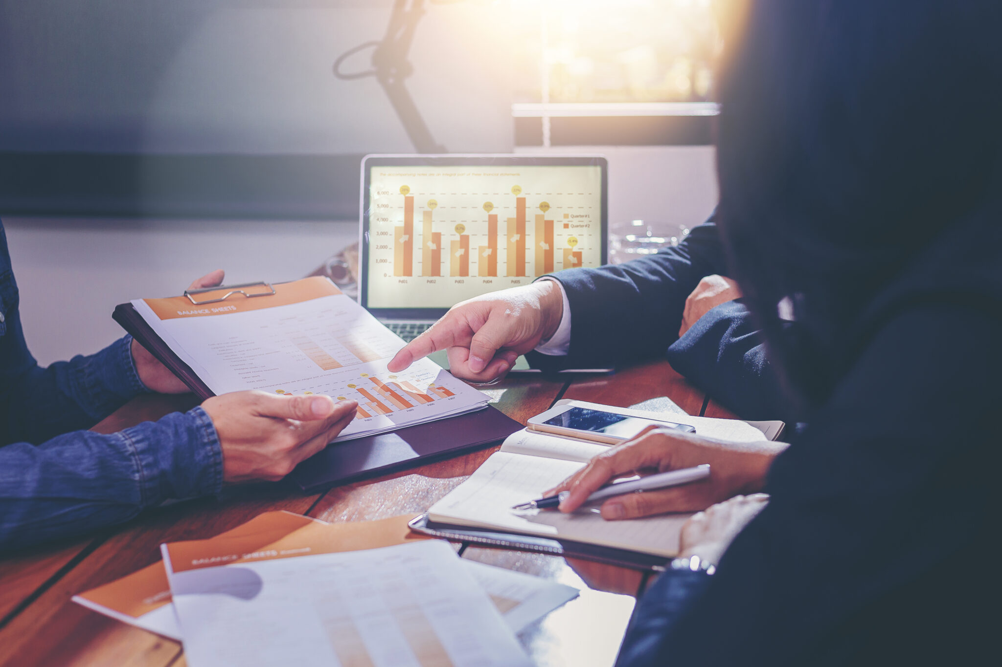 business-peoples-analyzing-data-together-teamwork-planning-startup-new-project