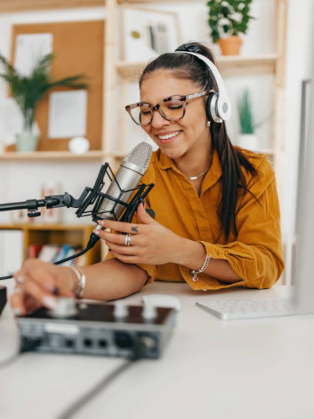 10 Best Accounting Podcasts for Accountants to Listen to in 2023